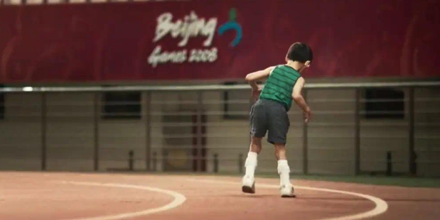 《妈妈的神奇小子》：一部“残障运动员”体裁的影片